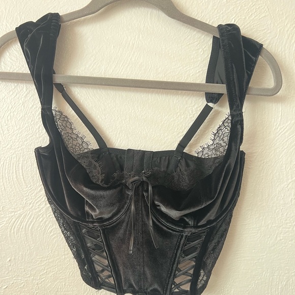 Victoria’s Secret Black Cropped Corset Top - Picture 1 of 2
